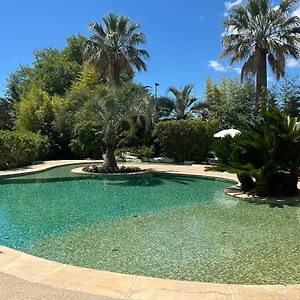Villa Domaine De Respelido, Carros